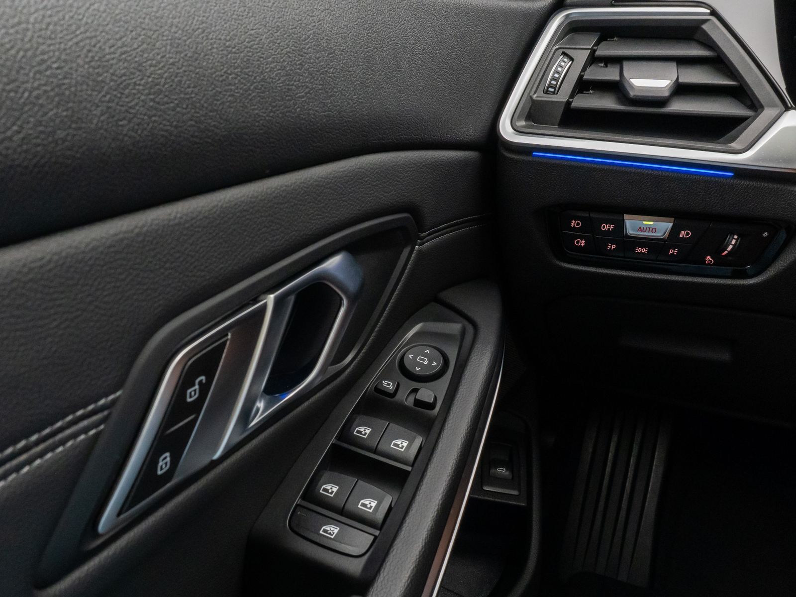 Fahrzeugabbildung BMW 320d xD  Sport Line Panorama DAB H/K Stop&Go AHK