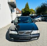 Volvo V70   2,4 - Volvo V70 mit Benzin-Antrieb: Kombi, 2.4