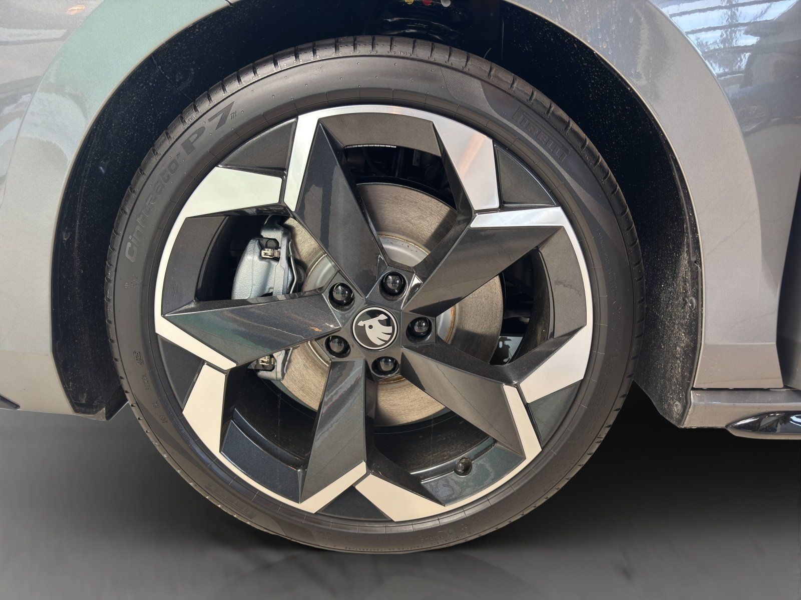 Fahrzeugabbildung SKODA Superb Combi Sportline 2,0 TDI 142 kW DSG 4x4