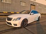 Mercedes-Benz E 63 AMG T-Modell DESIGNO AMG PERFORMANCE PACK  - Mercedes-Benz Kombi aus dem Jahr 2011