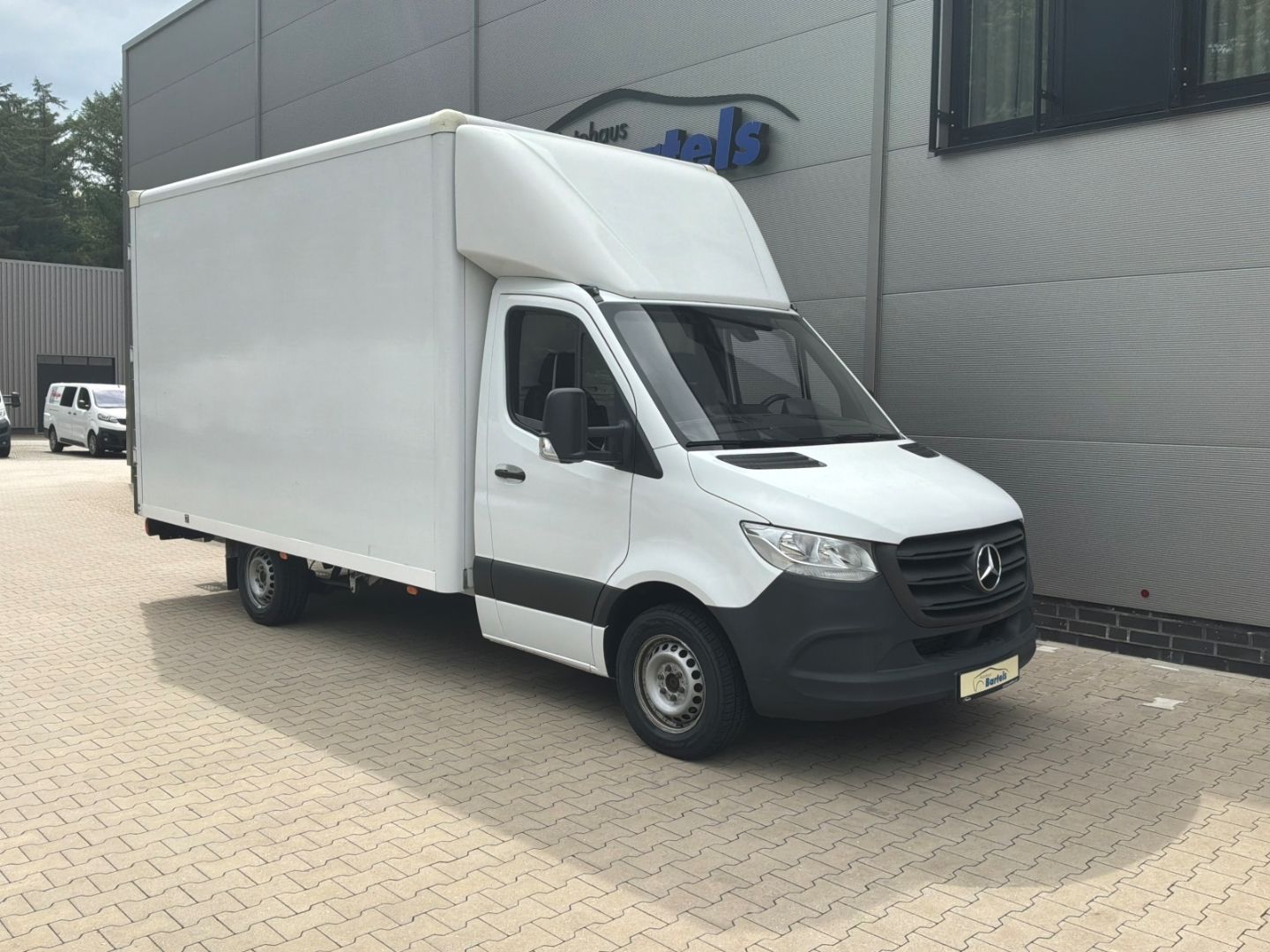 Fahrzeugabbildung Mercedes-Benz Sprinter 314 CDI   Niederflurkoffer Fahrgestell