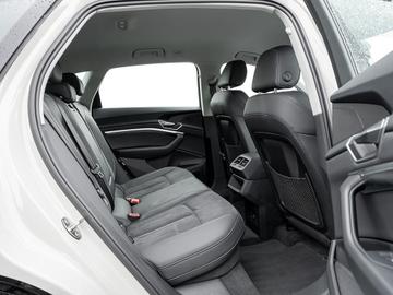 صورة 5 لـ 2023 AUDI Q8 E-TRON