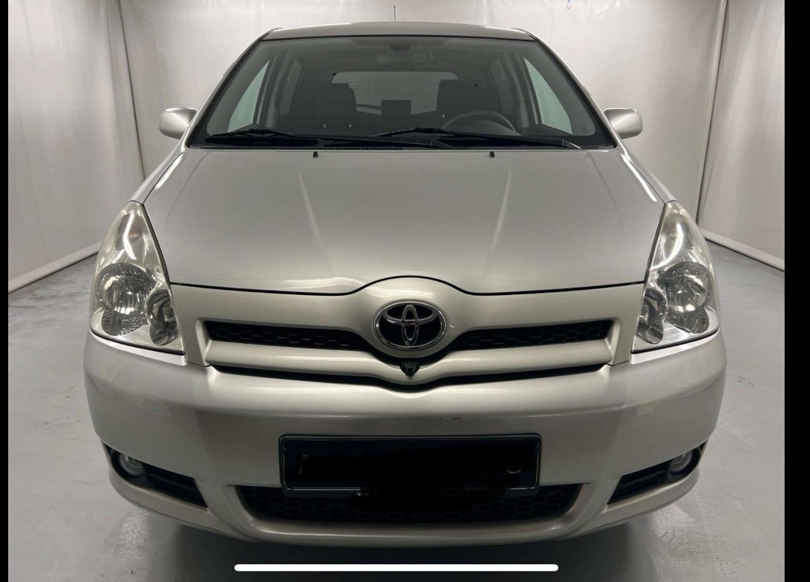 Toyota Corolla Verso 2004 — photo 5