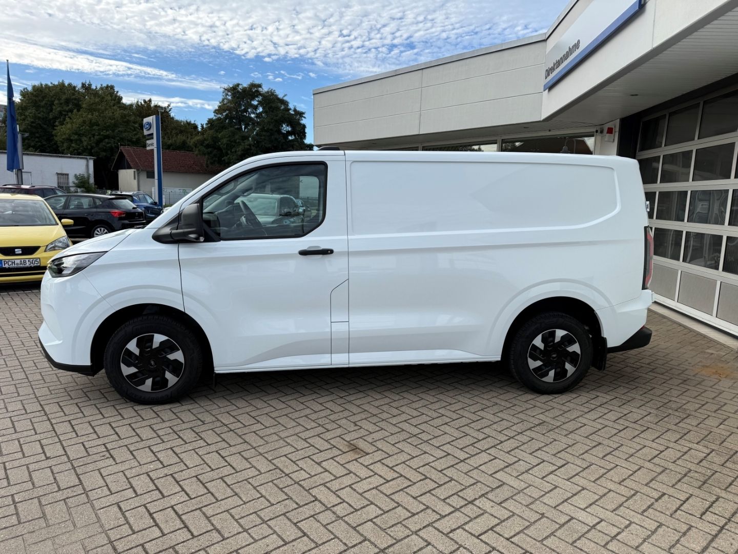 Fahrzeugabbildung Ford Transit Custom RWD E-Transit Kasten 320 L1 Trend