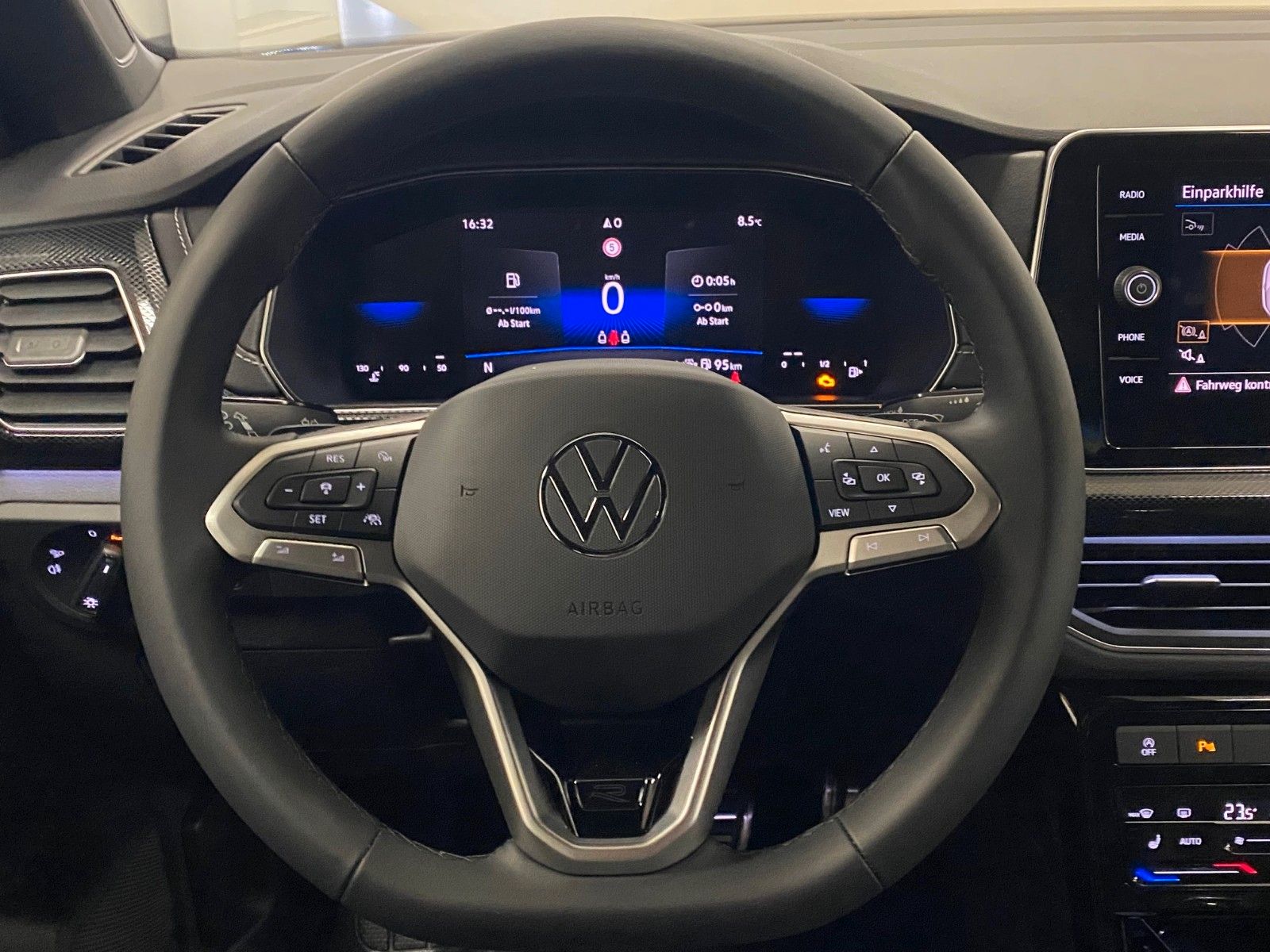 Fahrzeugabbildung Volkswagen T-Cross 1.0 TSI DSG R-Line+NAVIGATION+MATRIX+ACC
