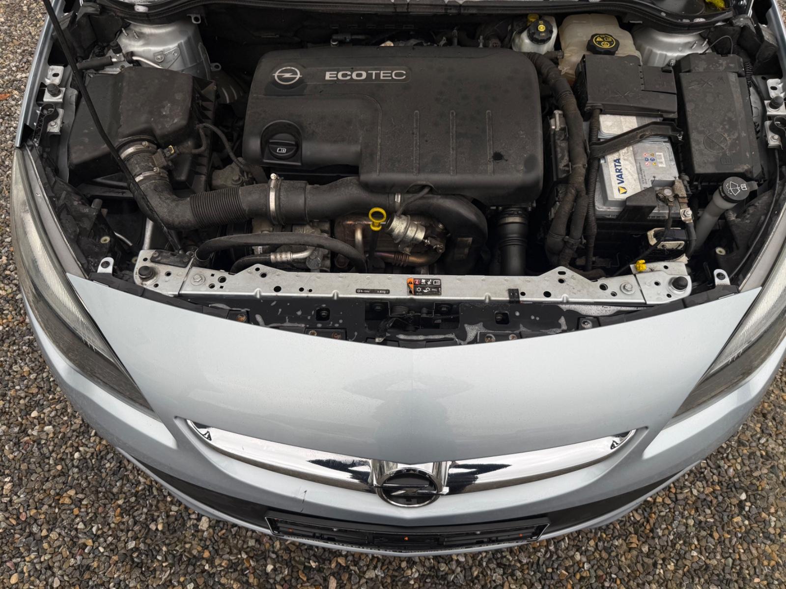 Opel Astra 2013 — фото 21
