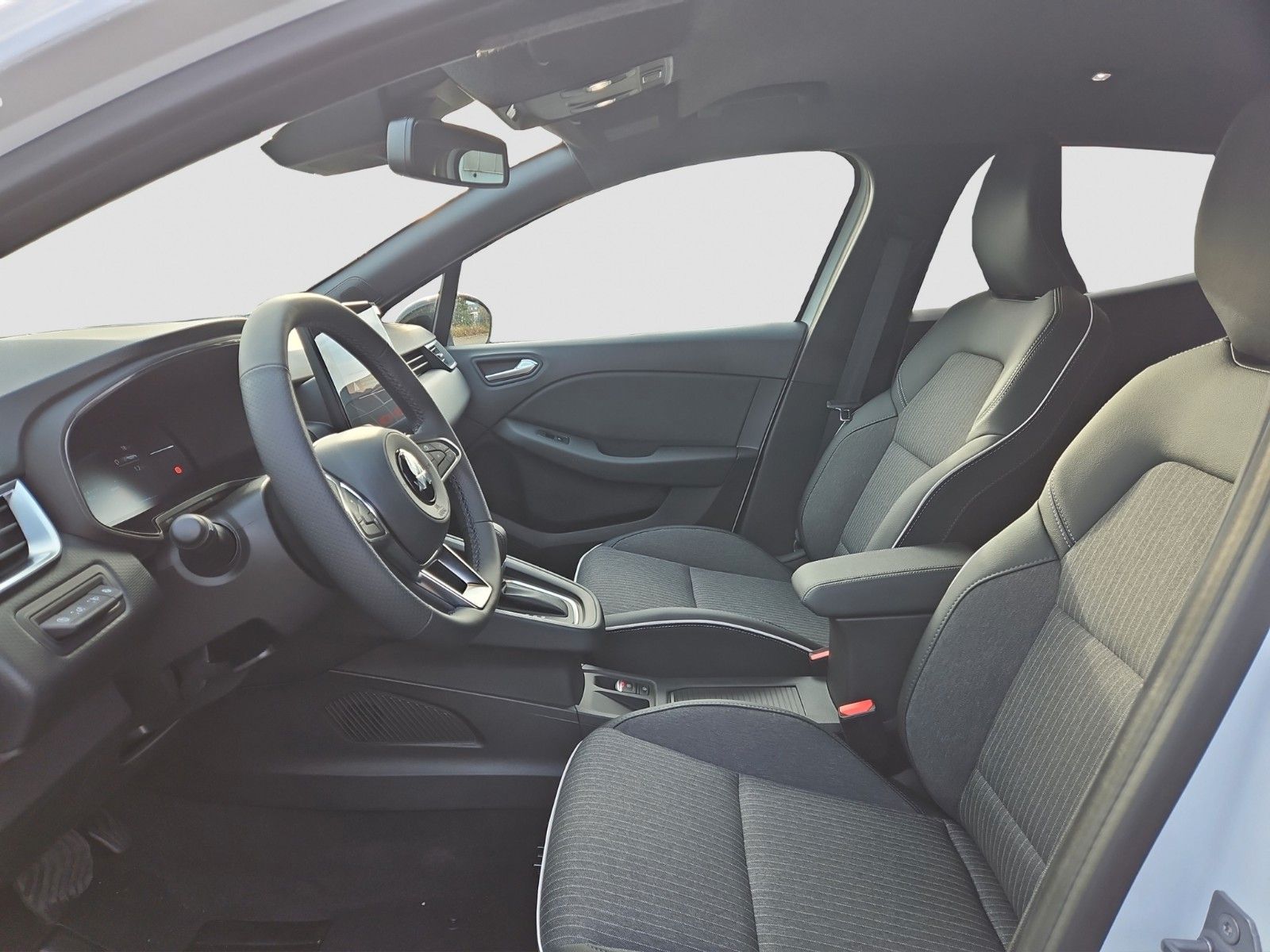 Fahrzeugabbildung Mitsubishi Colt Select Hybrid Vorführwagen € 4.200,- sparen