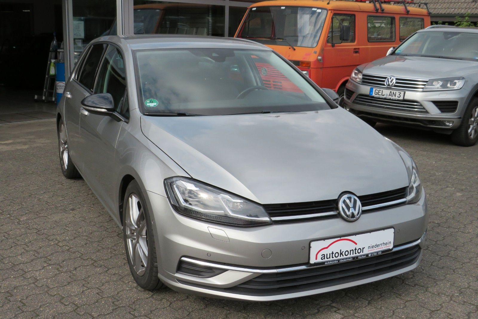 Fahrzeugabbildung Volkswagen Golf TDI IQ.DRIVE ACC NAVI AHK LED SPORTPAKET
