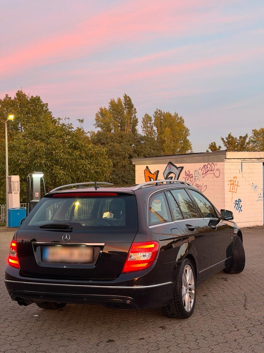 Mercedes-Benz C180 2011 — photo 11