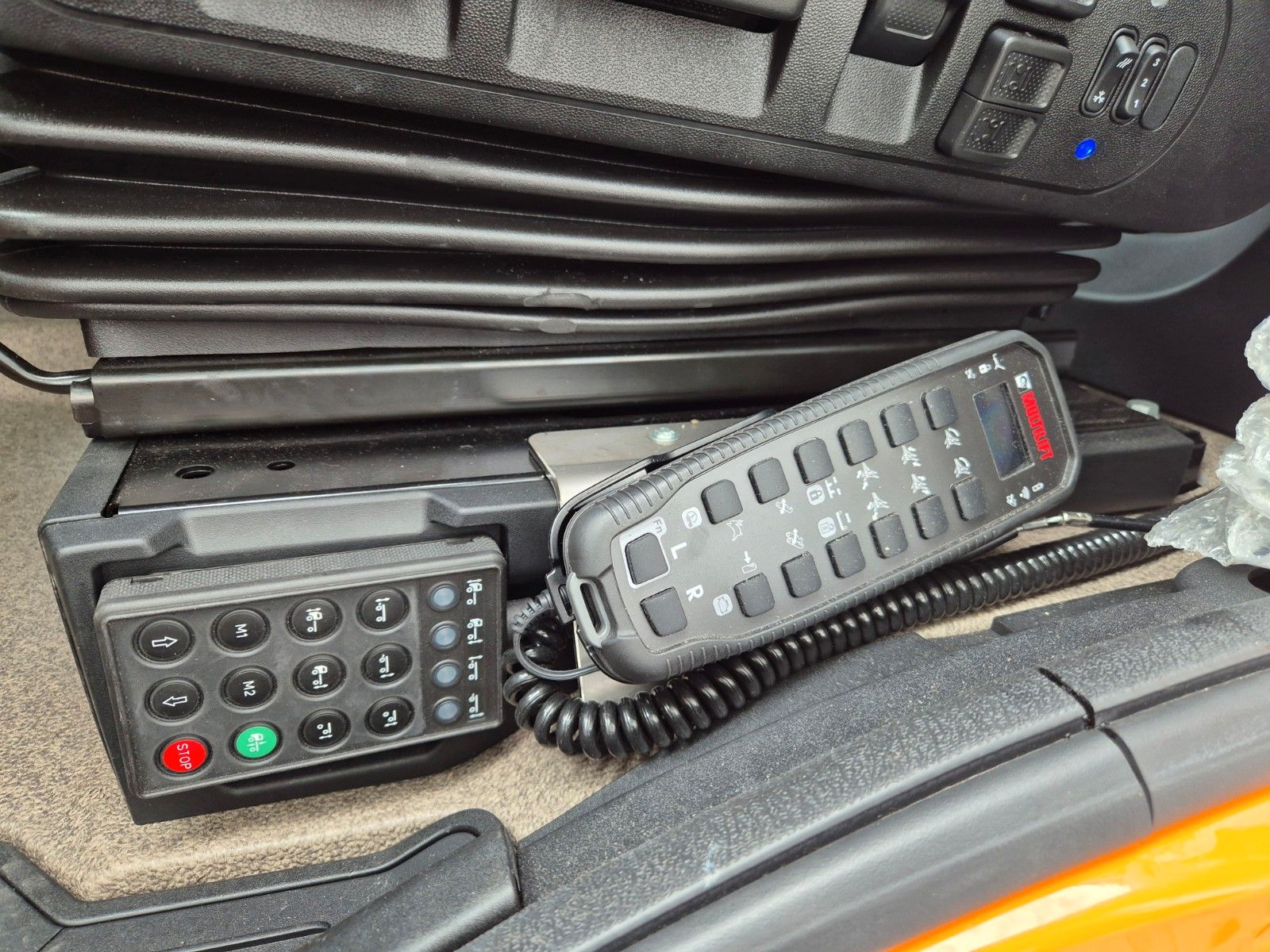 Fahrzeugabbildung Iveco AS280X58Y/ PS ON Hiab FTR18 Funk AHK Bett Cam