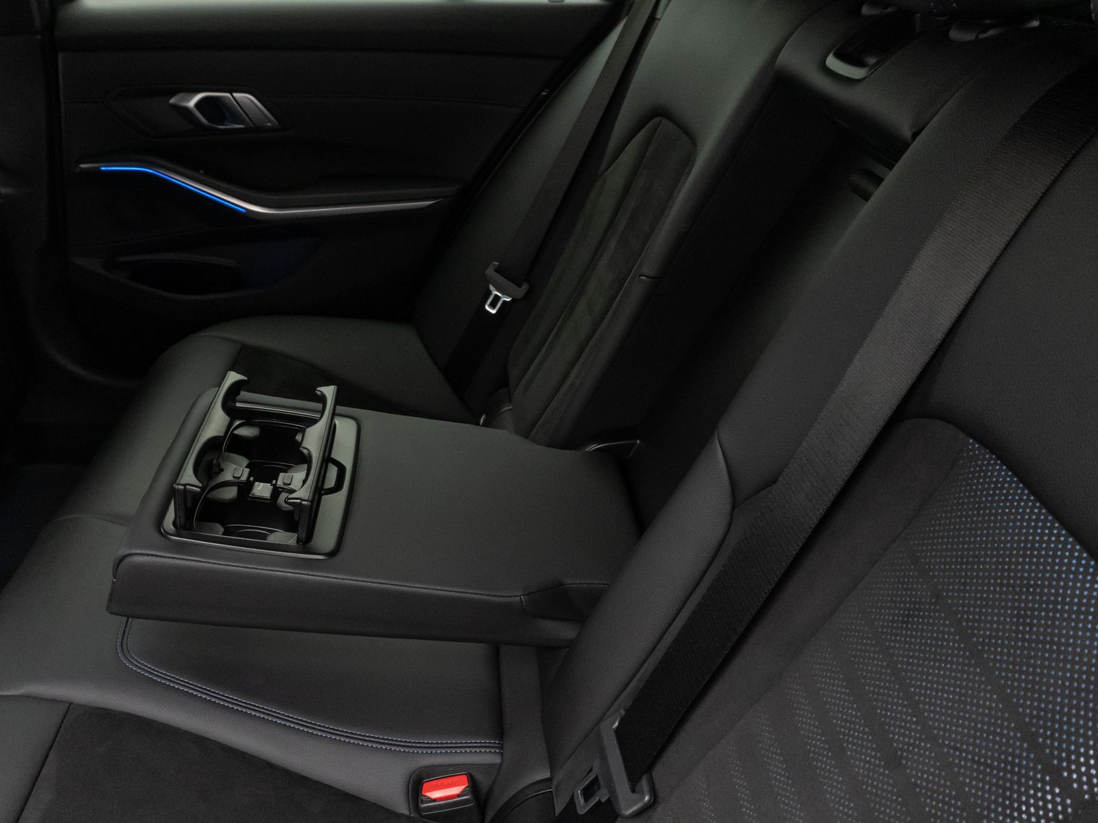 Fahrzeugabbildung BMW 330d M Sport Kamera DAB HiFi Stop&Go Alarm LED