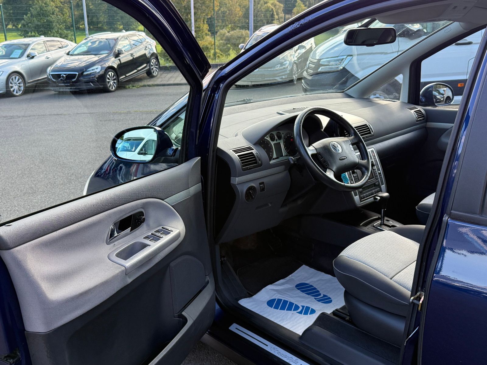 Fahrzeugabbildung Volkswagen Sharan Freestyle TSI DSG GRA Navi Xenon PDC SHZ