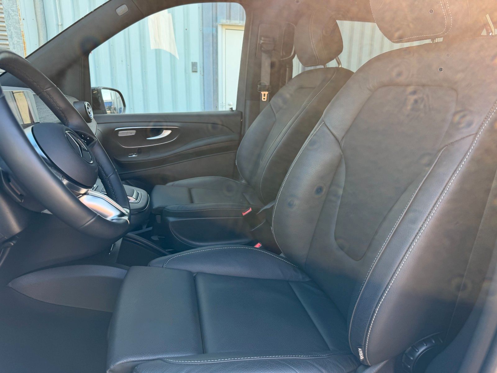Fahrzeugabbildung Mercedes-Benz V 300 d 4MATIC AVA Extral AHK DISTRONIC Standh