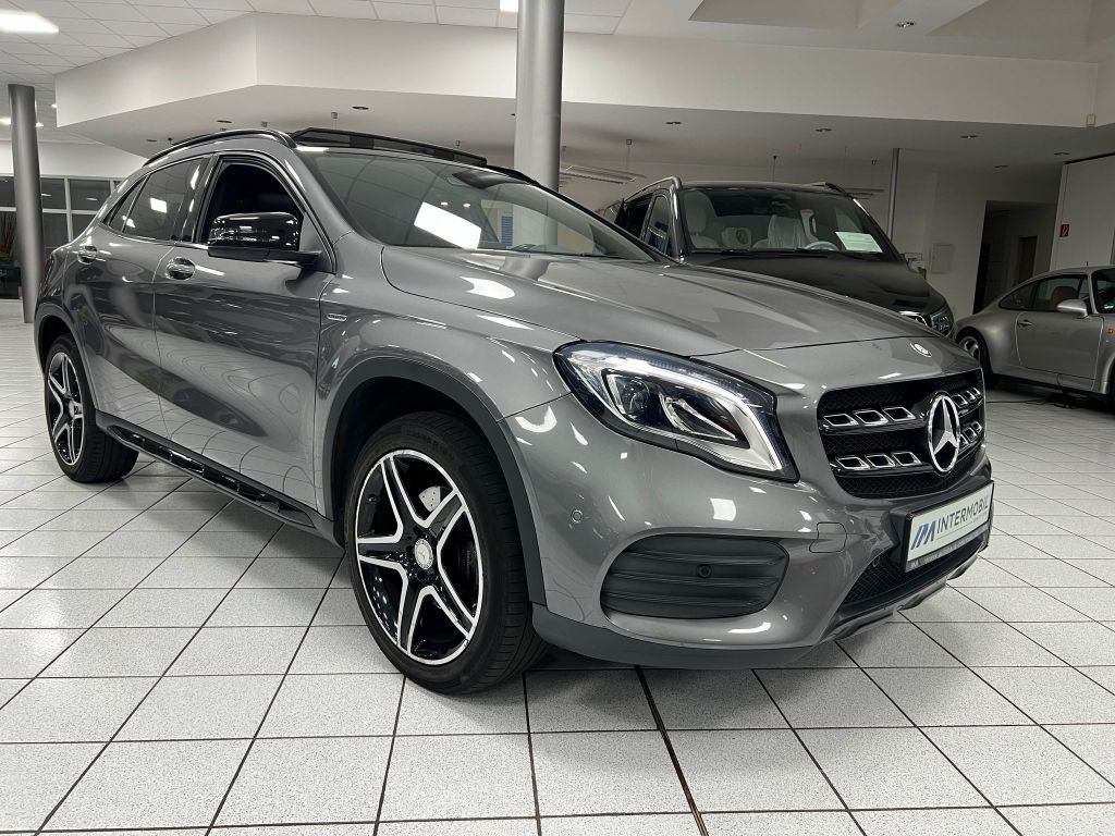 Mercedes-Benz GLA 250 4Matic 7G*AMG*LED*PANO*COMAND*KAMERA*