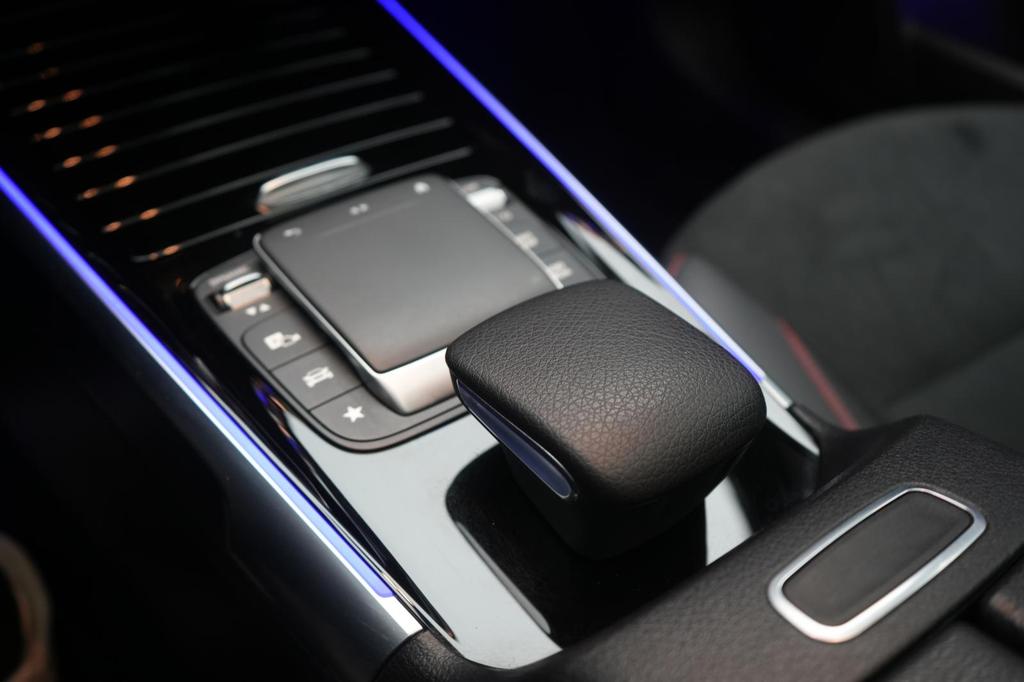 Mercedes-Benz GLB 220