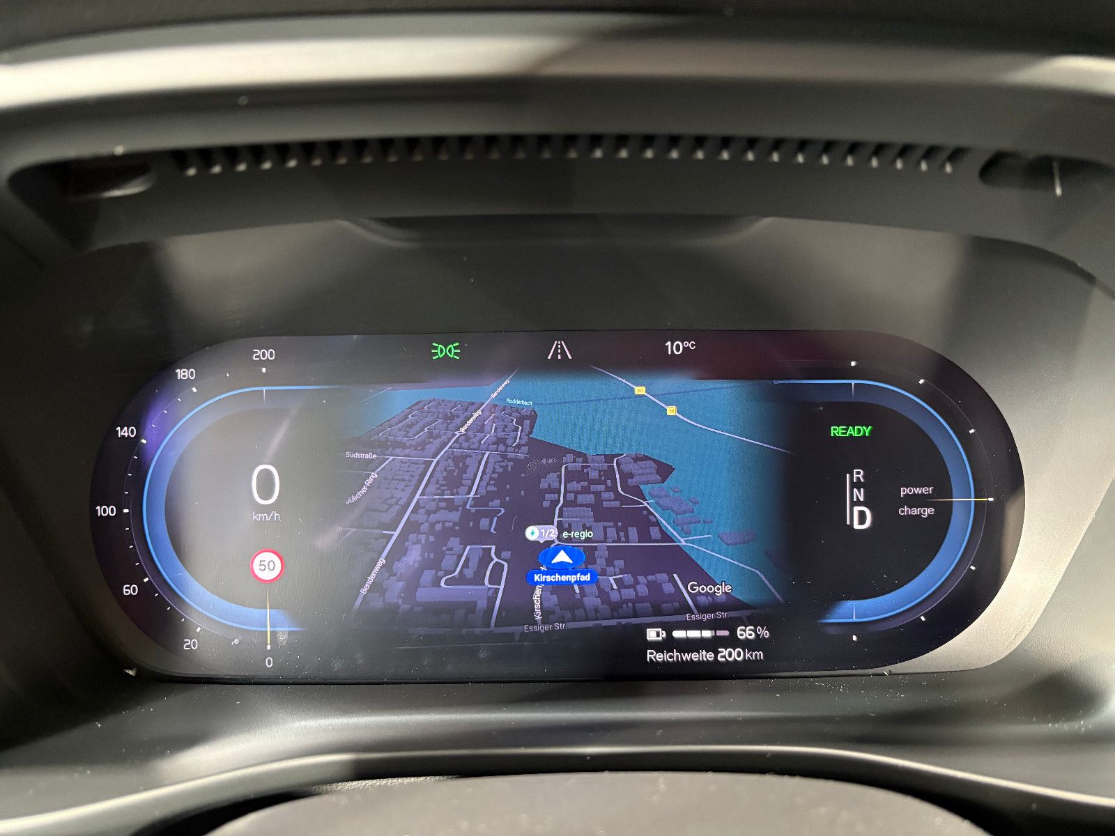 Fahrzeugabbildung Volvo XC 40 Core Plus Recharge Electric/KAMERA/CARPLAY