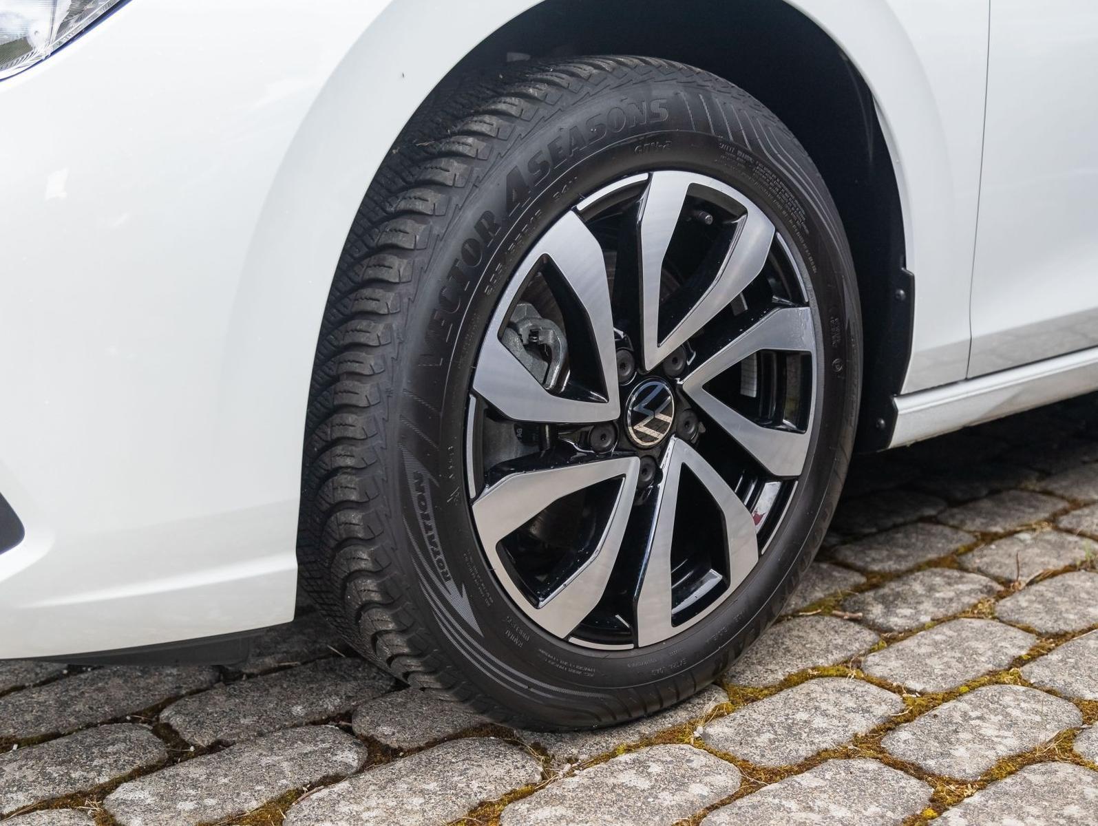 Volkswagen Golf VIII 1.5 eTSI "ACTIVE" DSG Navi LED Digital, миниатюра 5