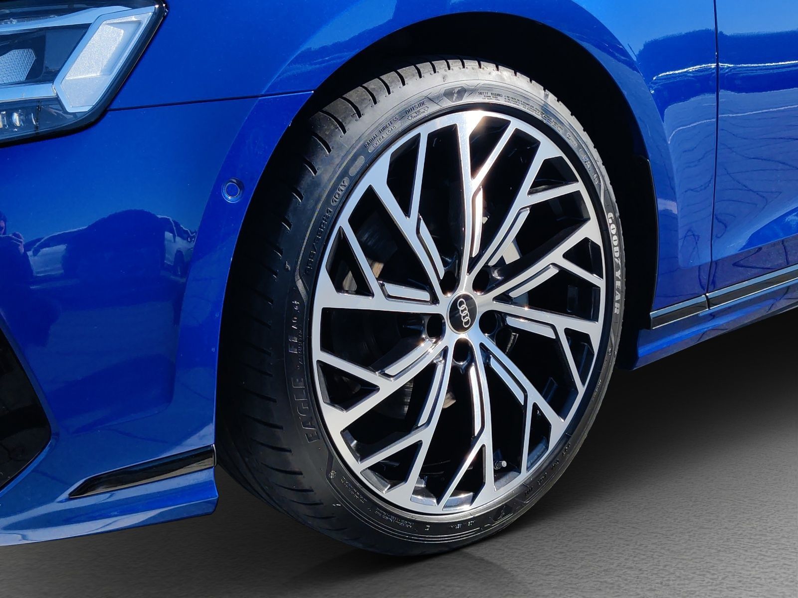Audi A8 - Bild 13