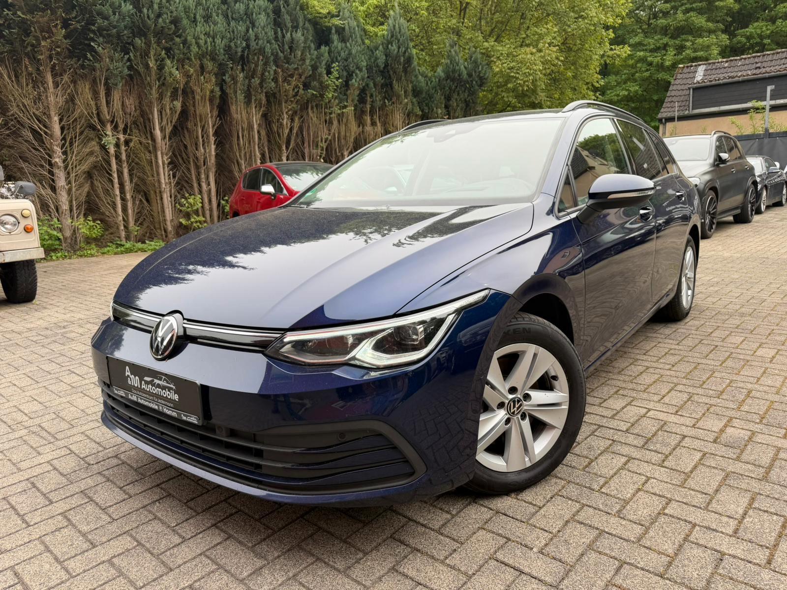 Volkswagen Golf VIII Variant Life*DSG/Navi/HUB/LM/Digital*