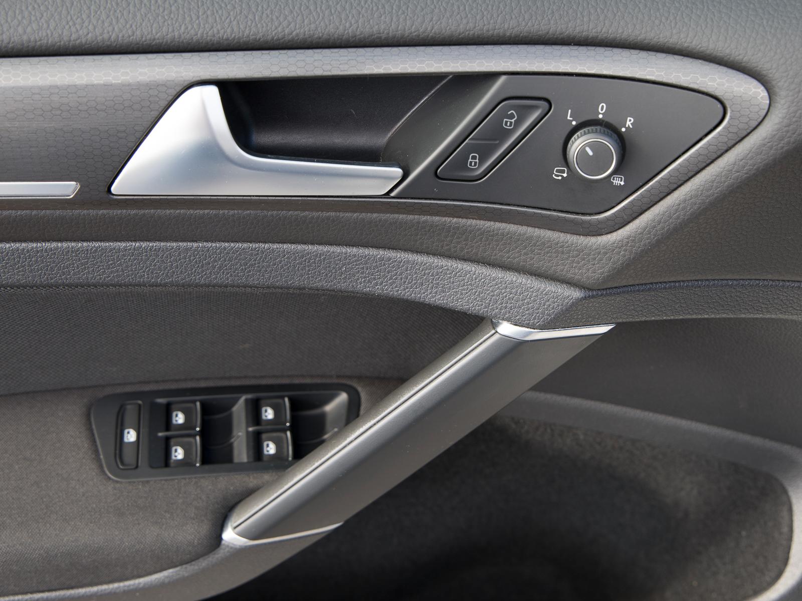 Volkswagen Golf GTI PERFORMANCE DSG PANO NAVI AHK LED ACC