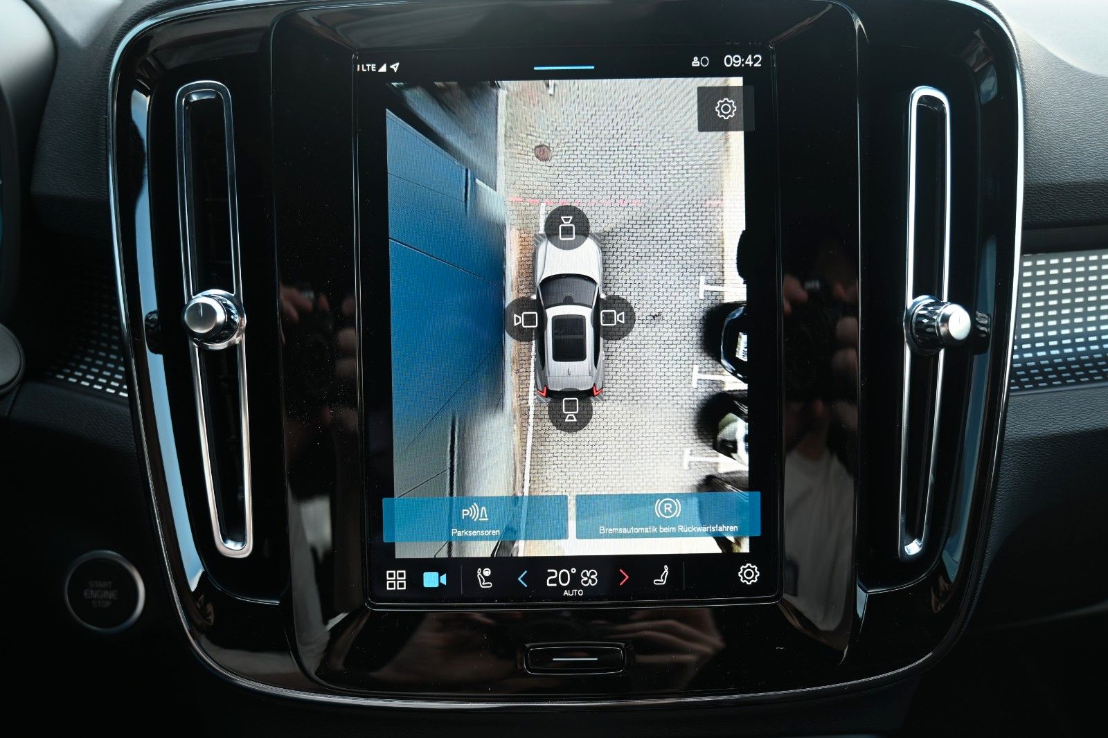 Fahrzeugabbildung Volvo XC40 B4 DKG Plus Dark*FSHZG*360°*ACC*Allwetter