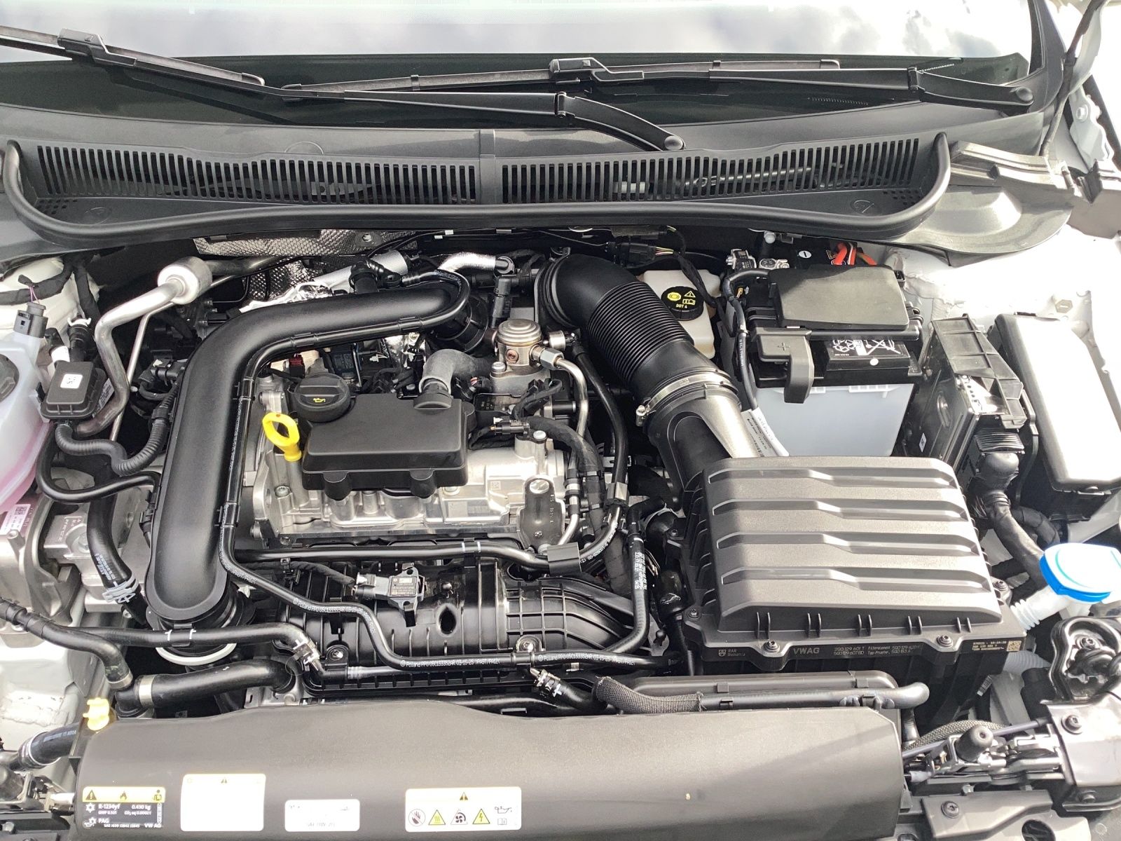 Fahrzeugabbildung Volkswagen Polo Life TSI DSG LED ACC SH RearView Climatroni
