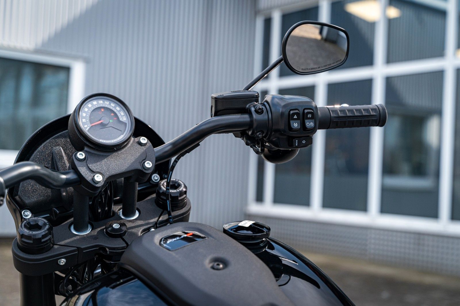 Fahrzeugabbildung Harley-Davidson FXLRST LOW RIDER S 117 MY25 Kurzfr. Verfügbar