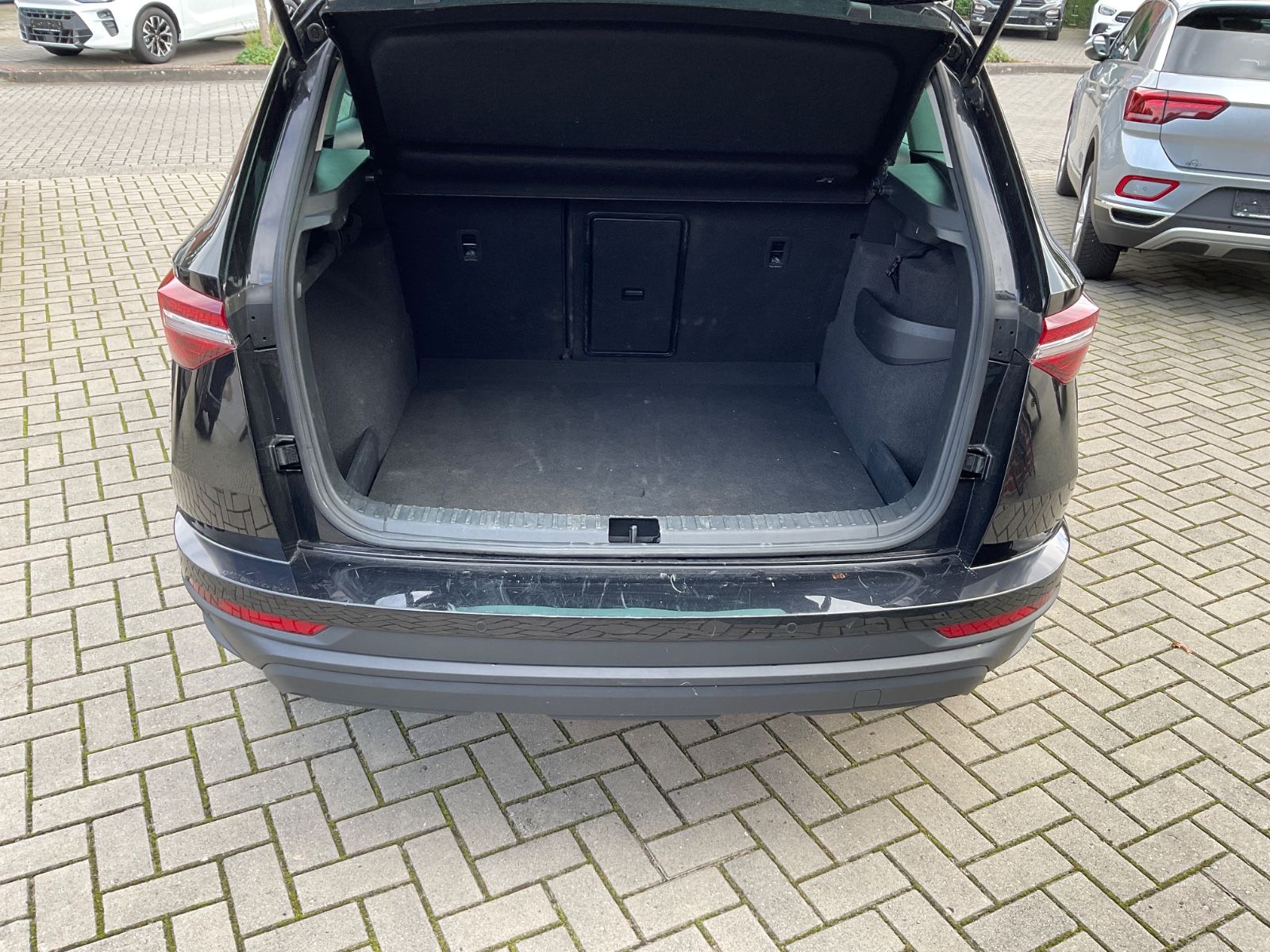 Fahrzeugabbildung SKODA Karoq 1.5l TSI DSG ACC,Kamera,Navi,LED,ACC
