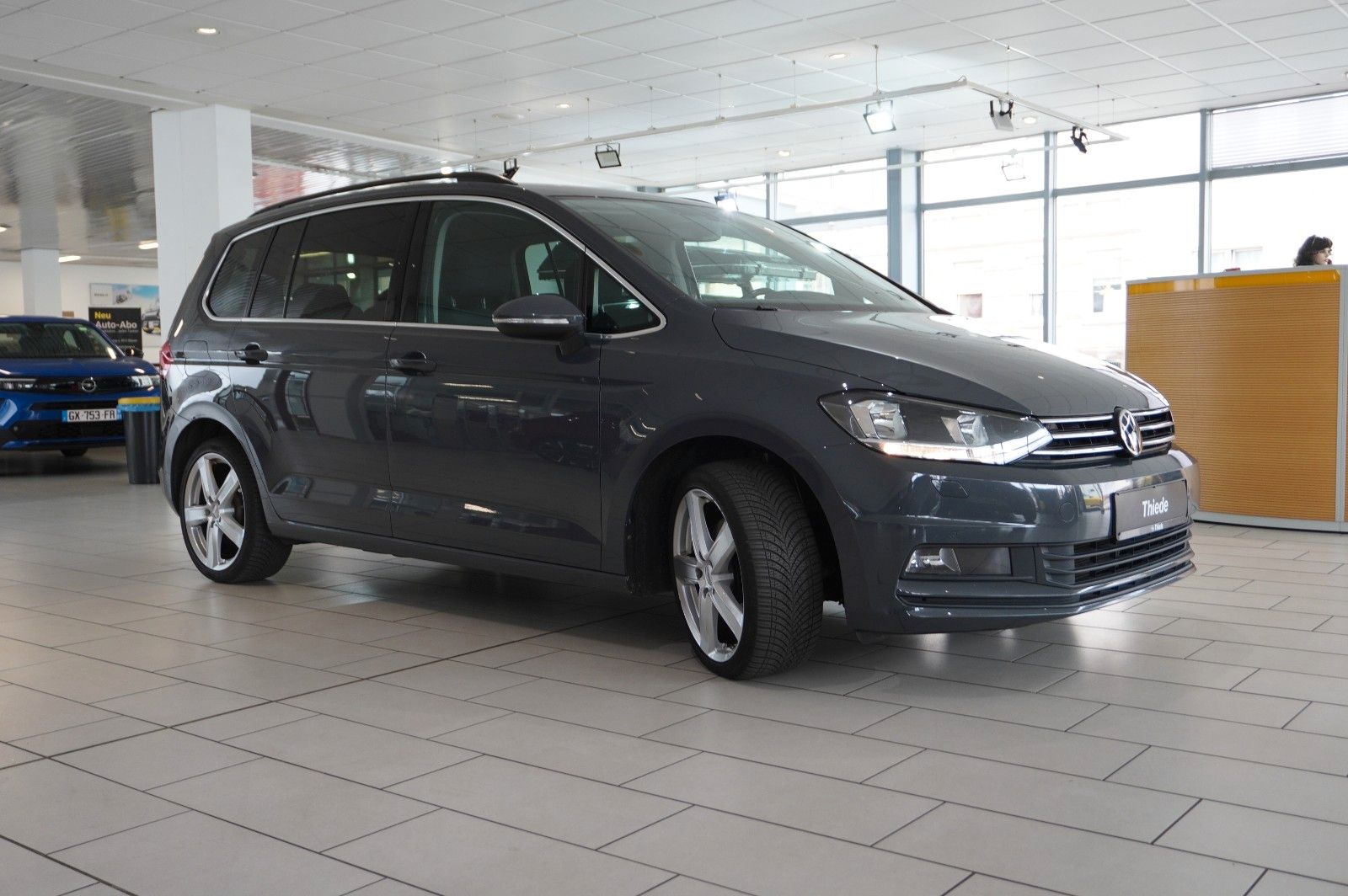 Fahrzeugabbildung Volkswagen Touran 1.5 TSI COMFORTL. DSG 7-SITZE NAVI/SH/DAB