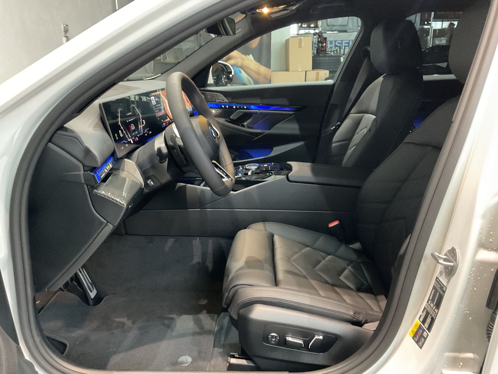 Fahrzeugabbildung BMW i5 xDrive40 Touring M Sportpaket DAB LED AHK