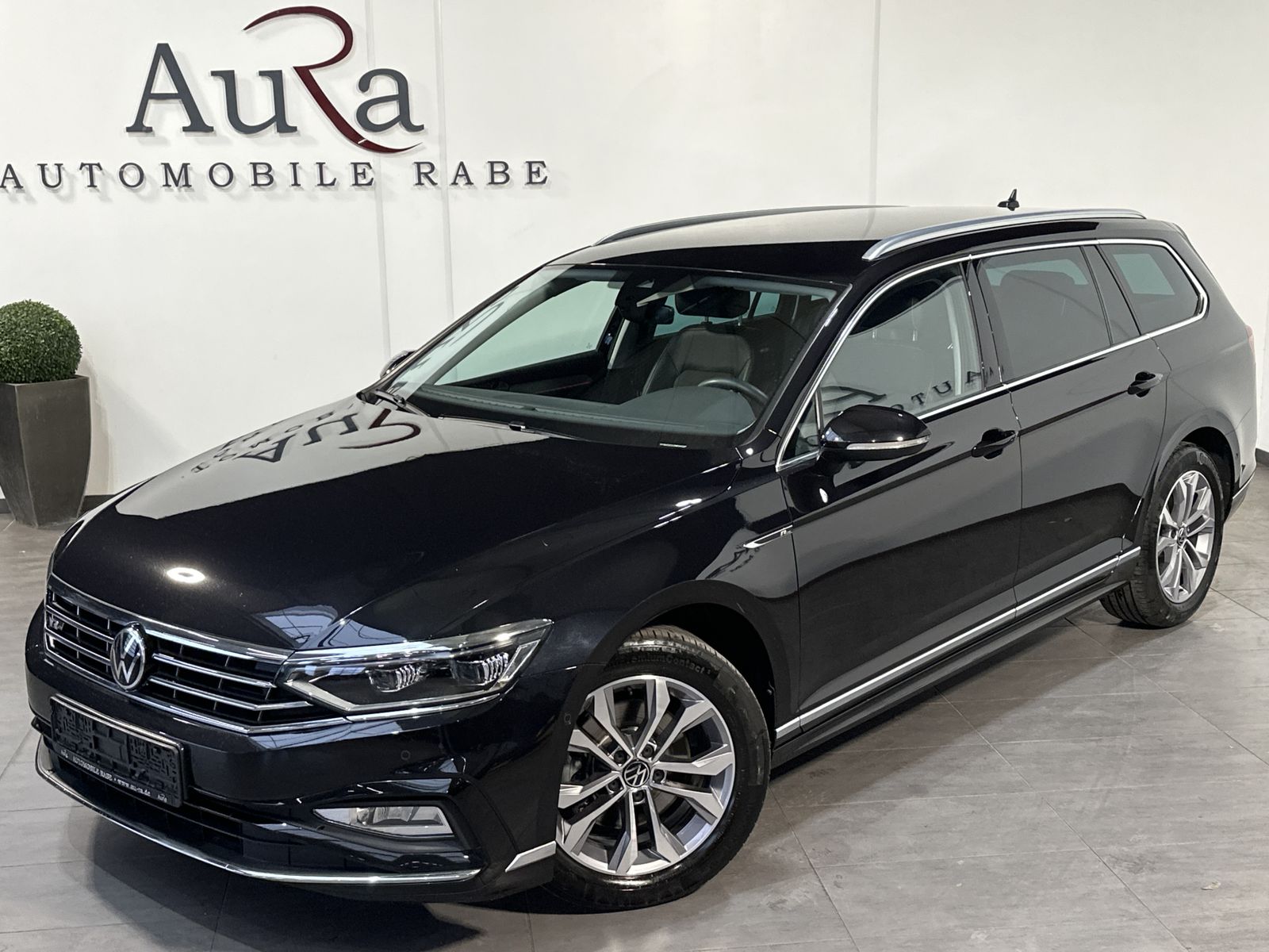 Fahrzeugabbildung Volkswagen Passat Variant 2.0 TSI DSG R-Line NAV+LED+AHK+VC