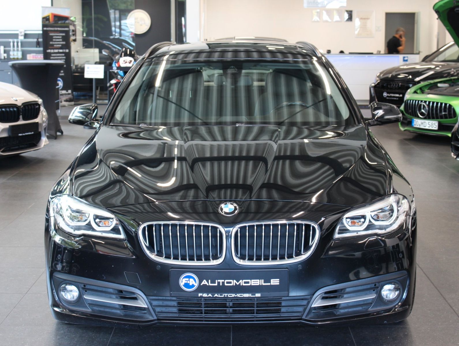 Fahrzeugabbildung BMW 530d Pano+Standhzg.+SoftClose+R.Kamera+NaviProf.