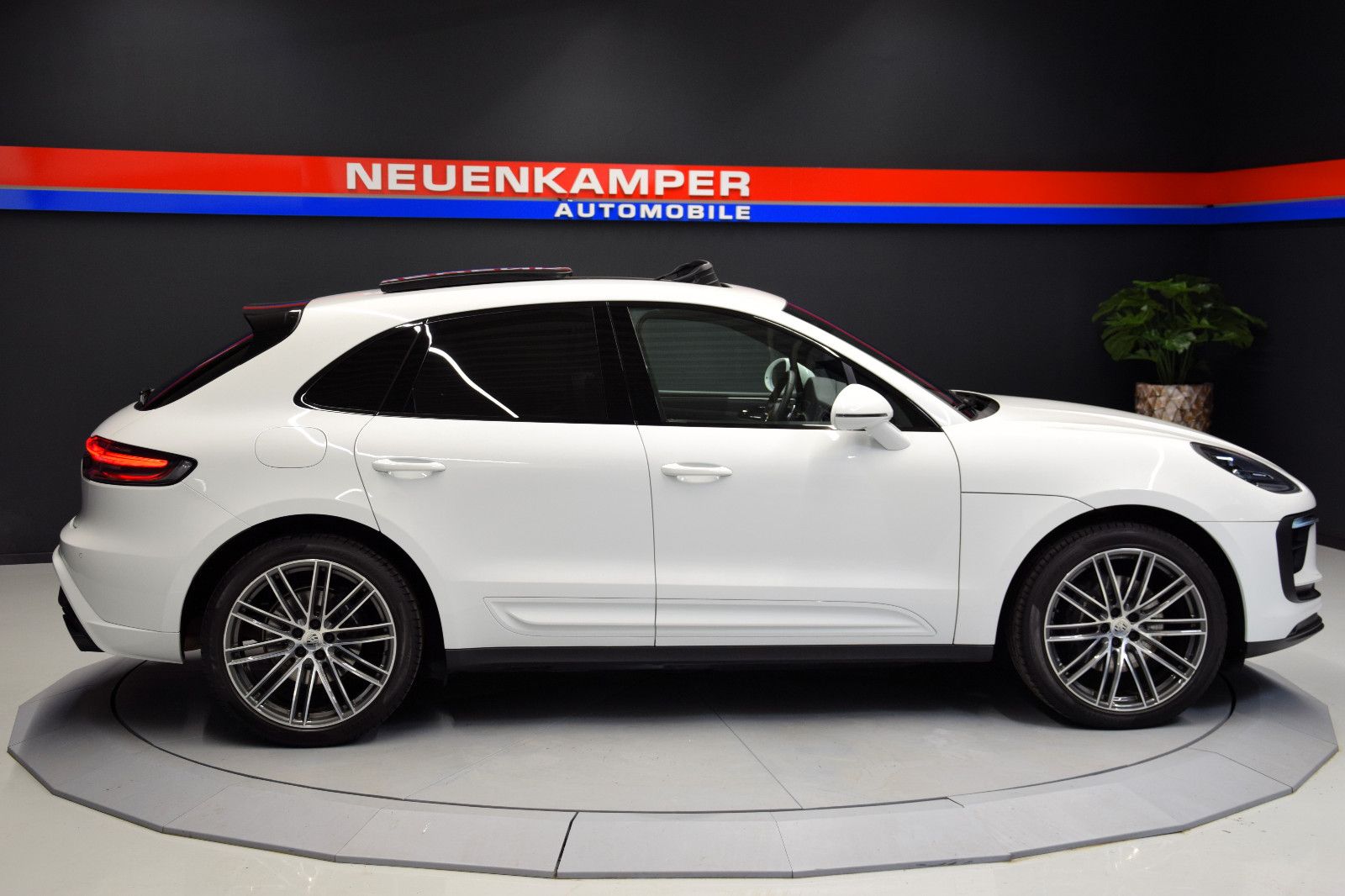 Fahrzeugabbildung Porsche Macan Sport Design Pano 14-Wege 21"-Turbo Kamera