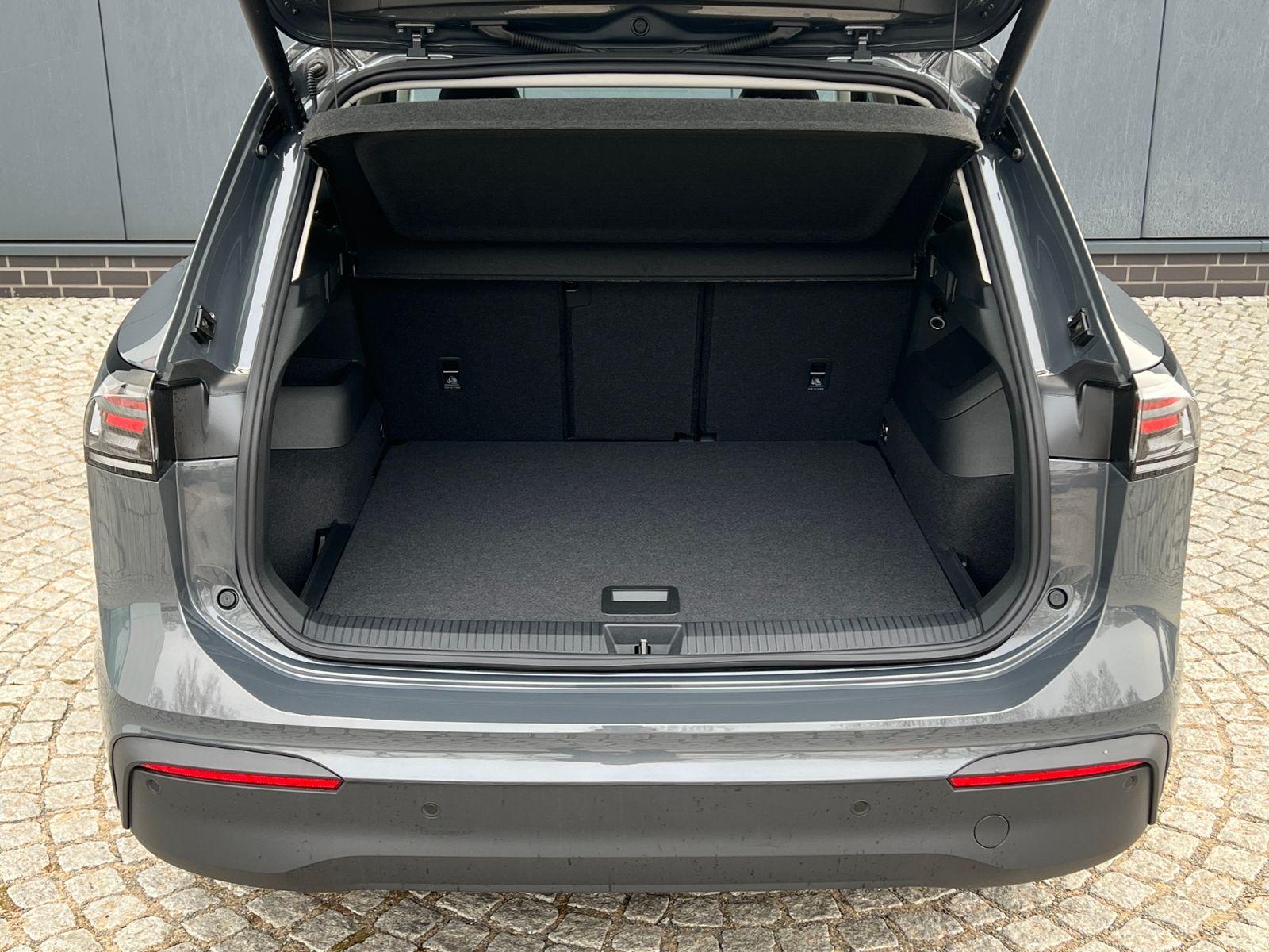 Fahrzeugabbildung Volkswagen Tiguan LIFE 1.5 eTSI DSG *AHK, LED Plus, App-Con