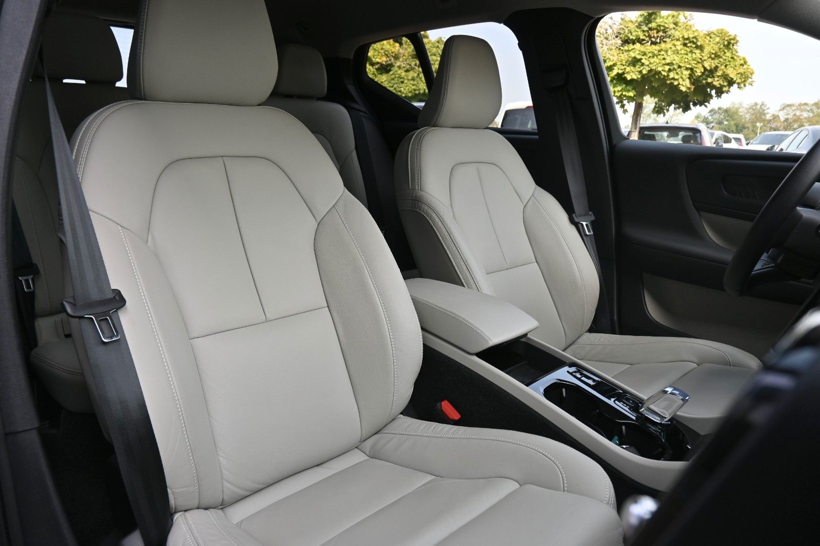 Fahrzeugabbildung Volvo XC40 T5 Recharge Plug-In Hybrid Plus Bright