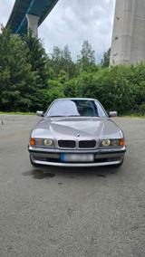 BMW E38 750i - BMW 750: E38 750i