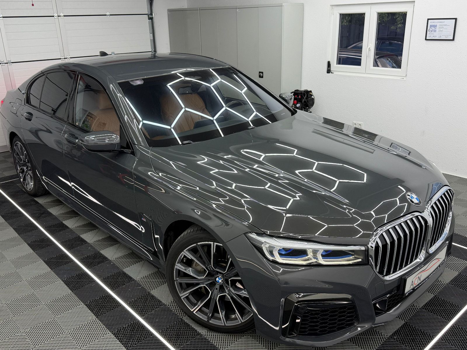 Fahrzeugabbildung BMW 740 d xDrive M SPORT/LASER/HuD/ACC/AHK/LIVE PLUS