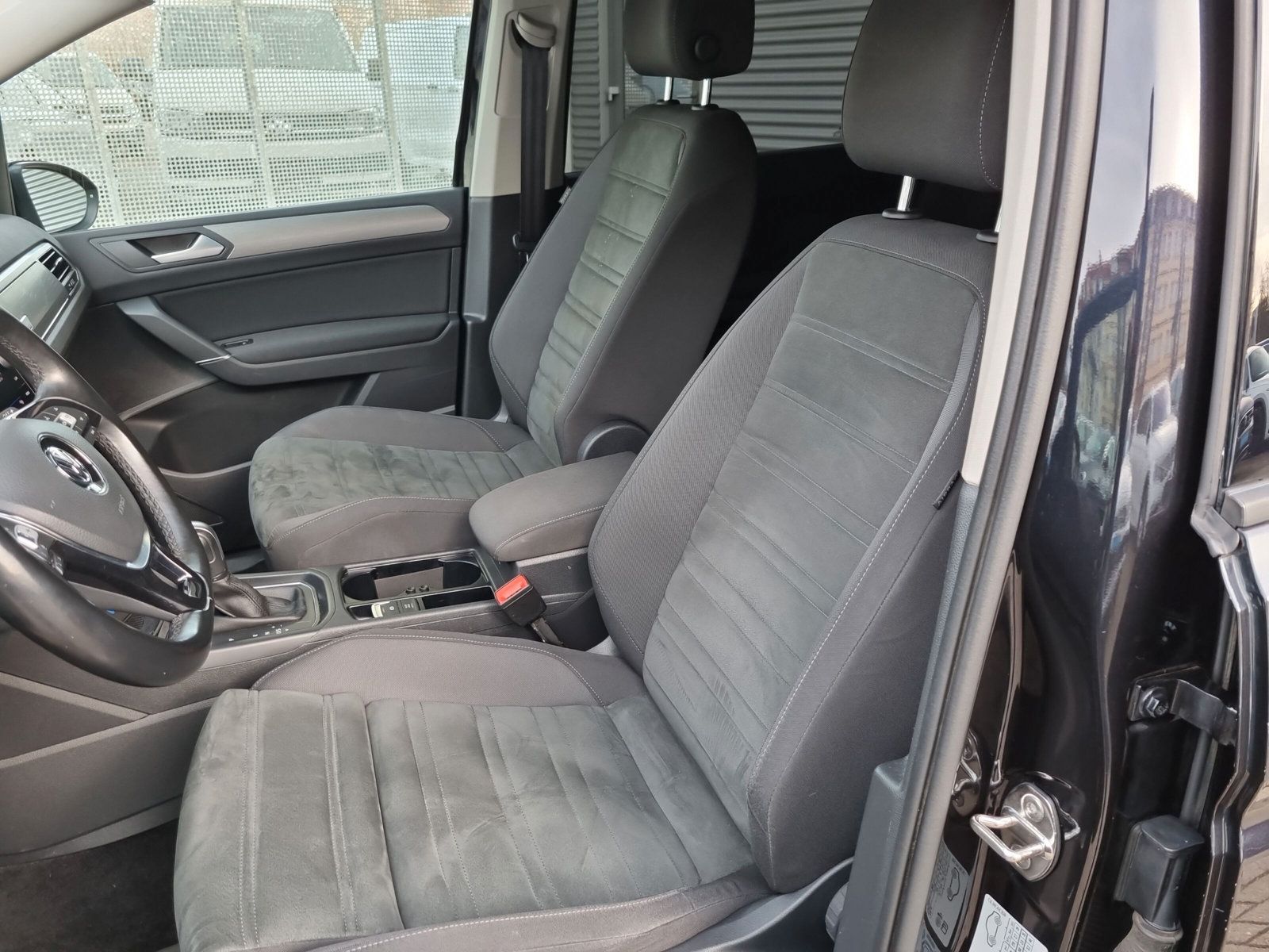Fahrzeugabbildung Volkswagen Touran 2.0 TDI DSG Comfortline NAVI KAMERA eKLAP