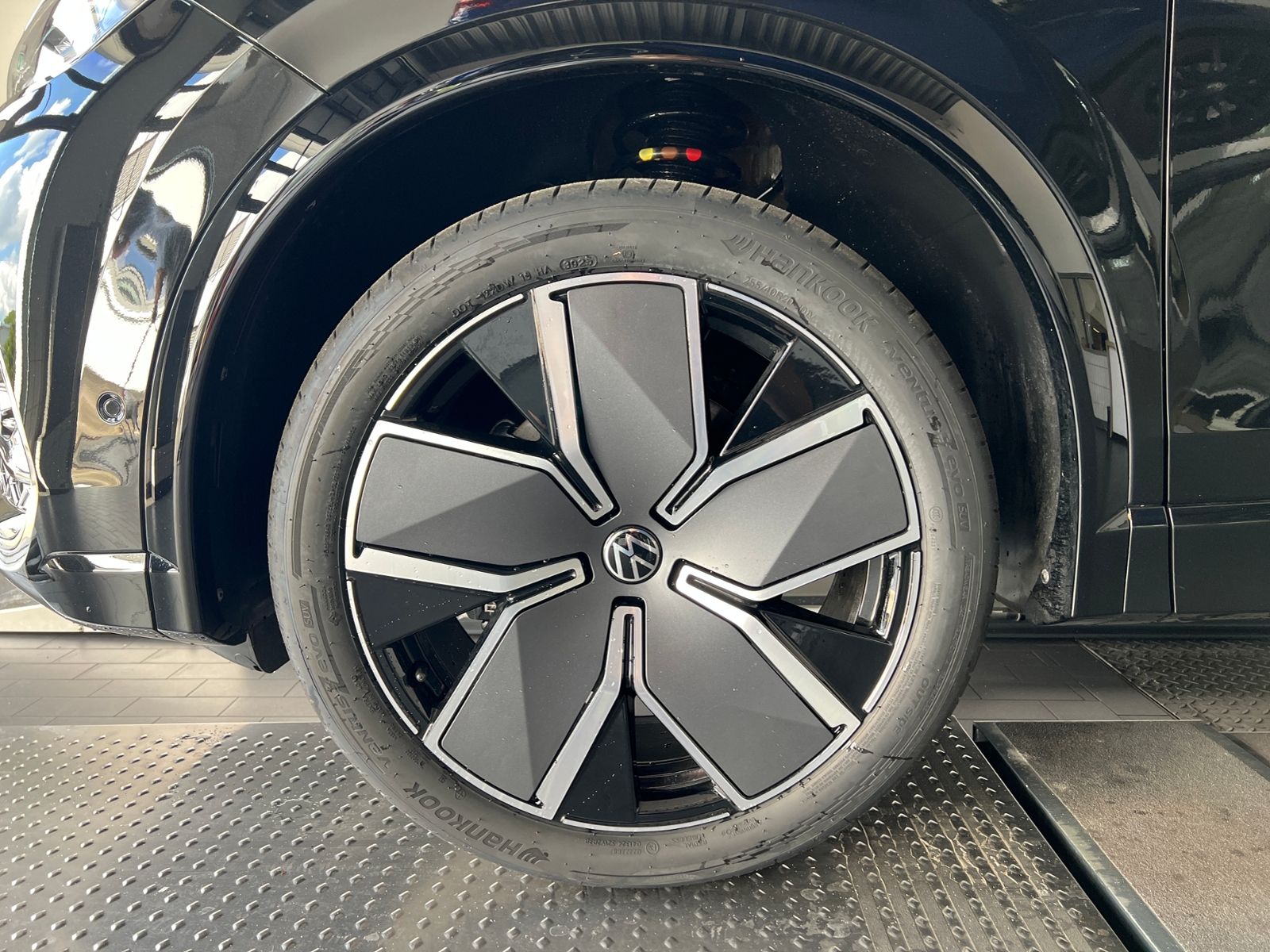Fahrzeugabbildung Volkswagen Tiguan R-Line 2.0 TDI DSG 4MOTION *AHK, Navi, Pa