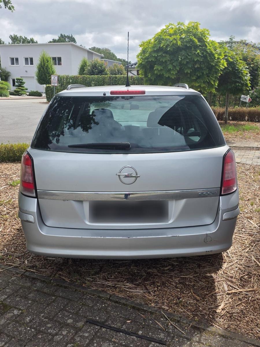 Opel Astra 2010 — photo 6