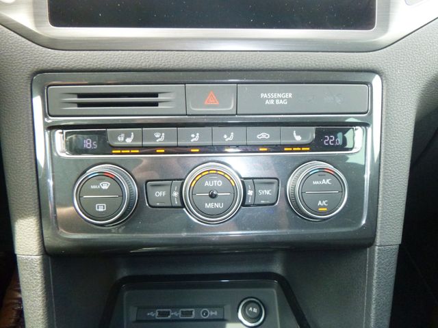 Fahrzeugabbildung Volkswagen Golf Sportsvan VII TSI >NAV/KAM/SHZ/PDC<