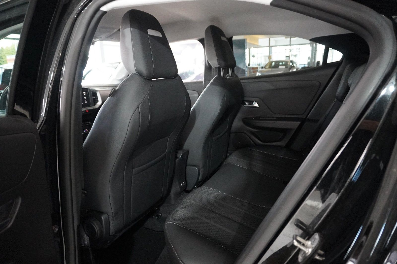 Fahrzeugabbildung Opel Mokka 1.2T ELEGANCE NAVI/LED/KAMERA/SPORT/DAB+