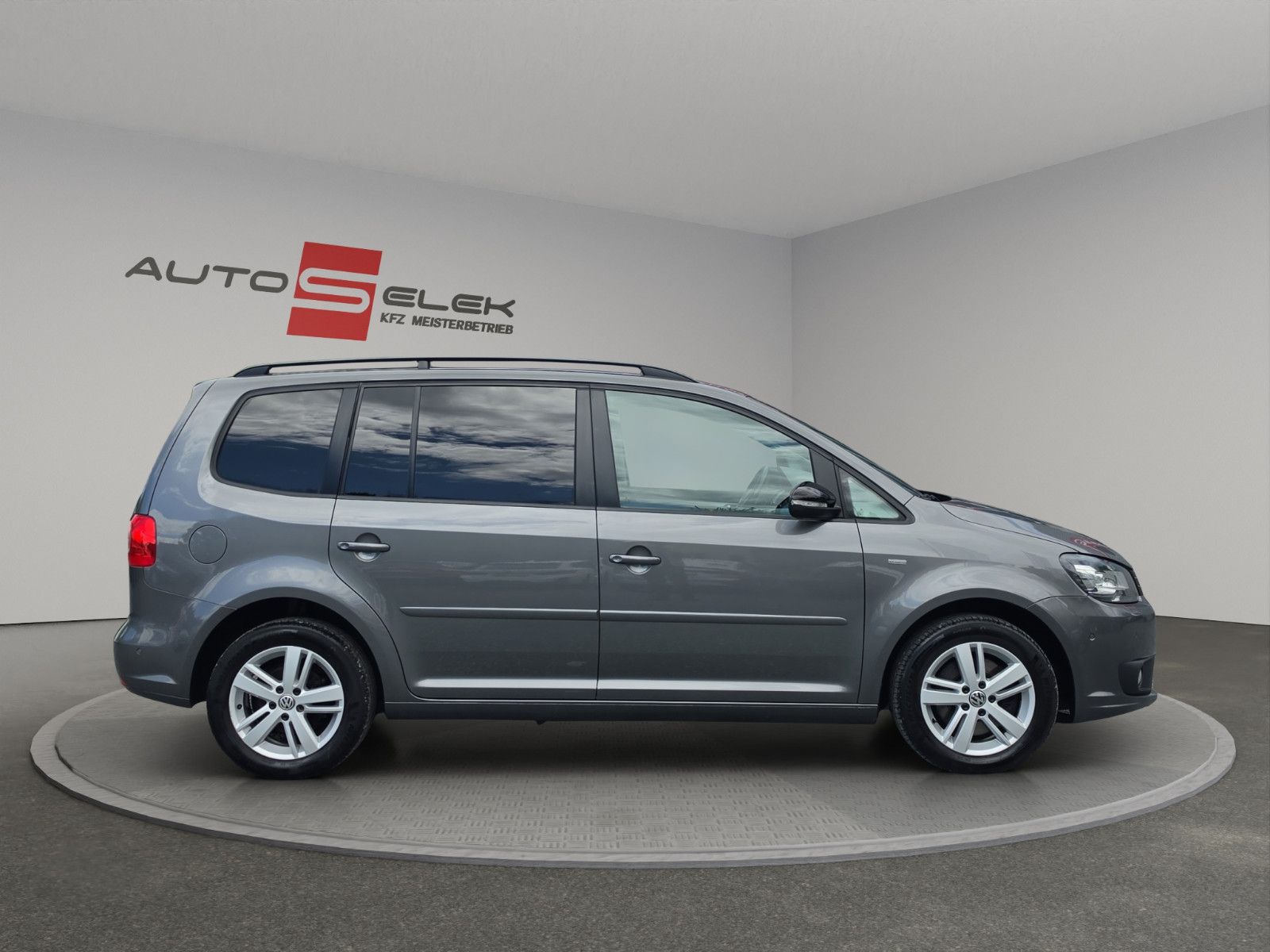 Fahrzeugabbildung Volkswagen Touran Match AUTOMATIK LEDER  PDC SHZ PDC