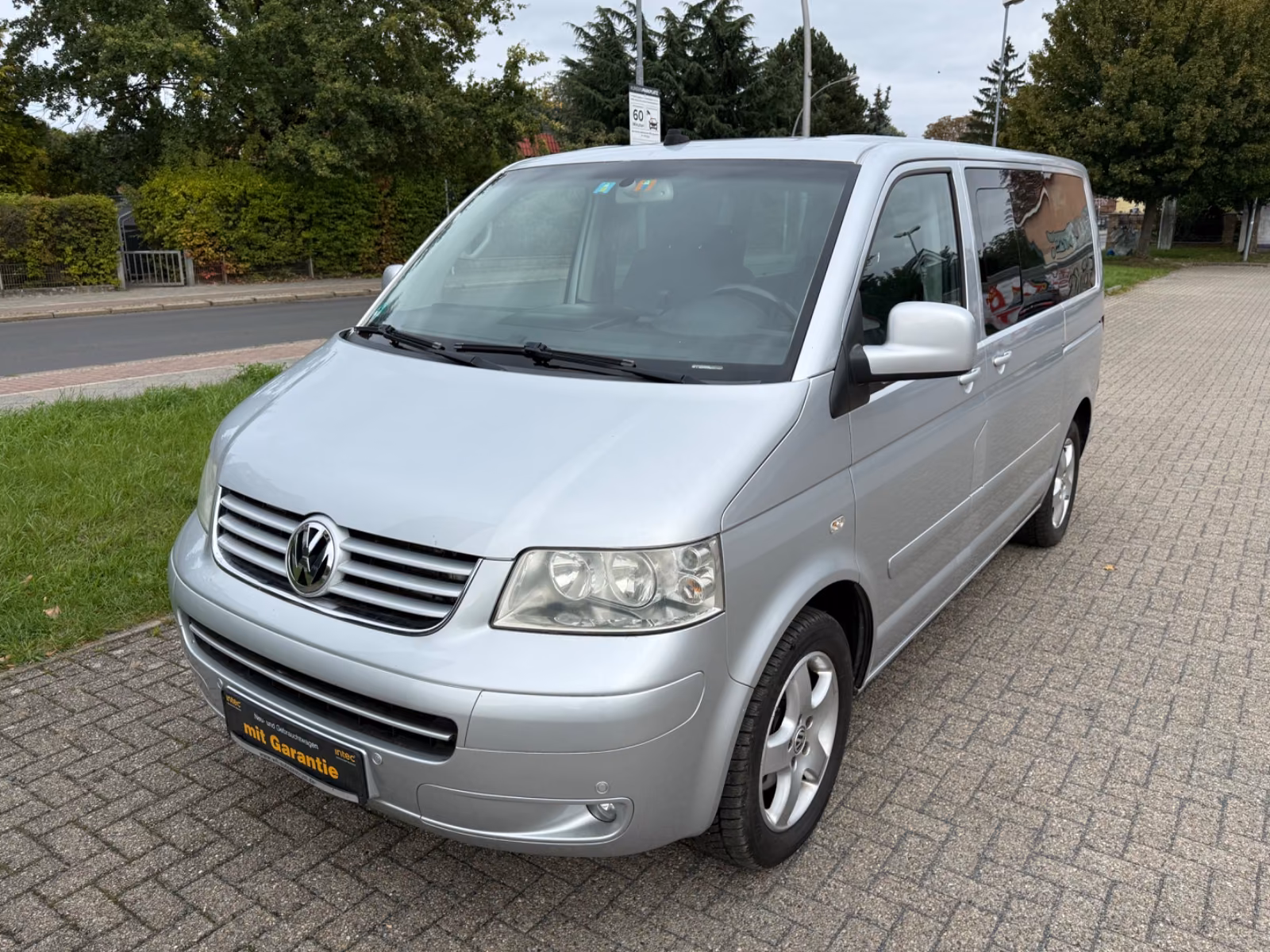 Volkswagen T5 Multivan Comfortline 2.5 TDI 5 cyl. 174 ch BVM / 7 places / Chauffage auxiliaire / GPS / Attelage 2,5 t