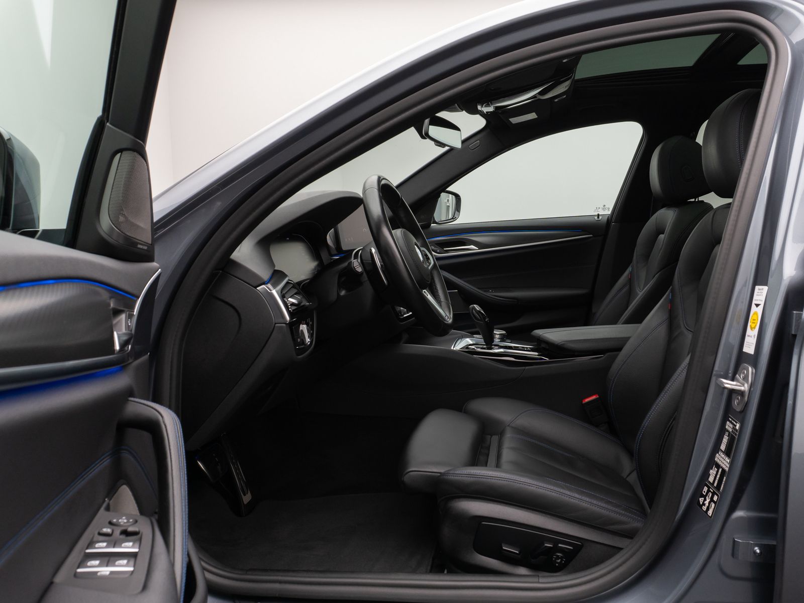 Fahrzeugabbildung BMW 540i xD M Sport Panorama DAB H/K DispKey 19Zoll