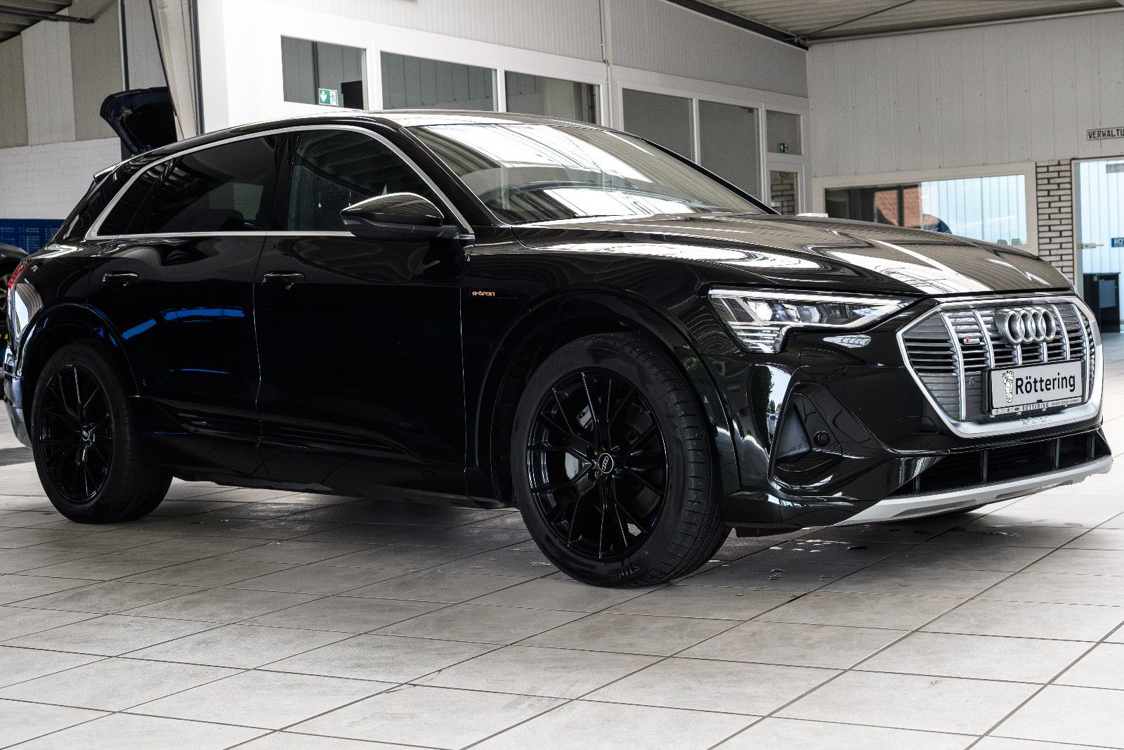Fahrzeugabbildung Audi e-tron 50 quattro S line NAVI/SZH/LED/RFK
