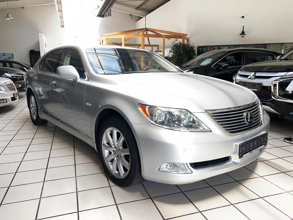 Lexus LS 460 V8