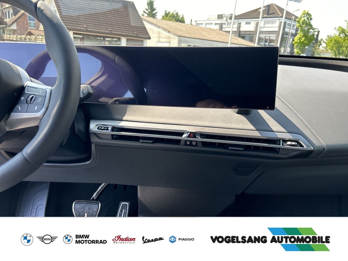 Fahrzeugabbildung BMW iX 60 M Sport Park-Assistent Sportpaket HUD Luft