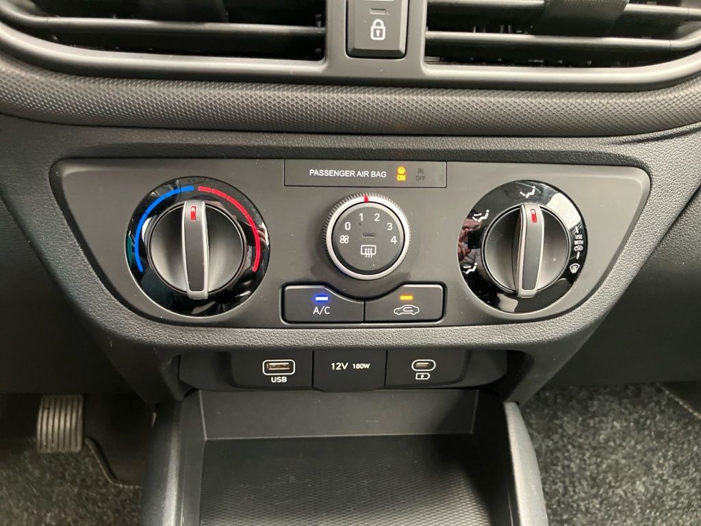 Fahrzeugabbildung Hyundai i10 1.0 Select Facelift Fernlichtass. Kam. Navi