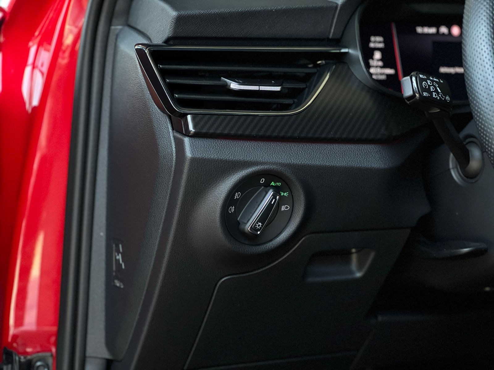 Fahrzeugabbildung SKODA KAMIQ Monte Carlo PANO LED NAV SHZ ALU
